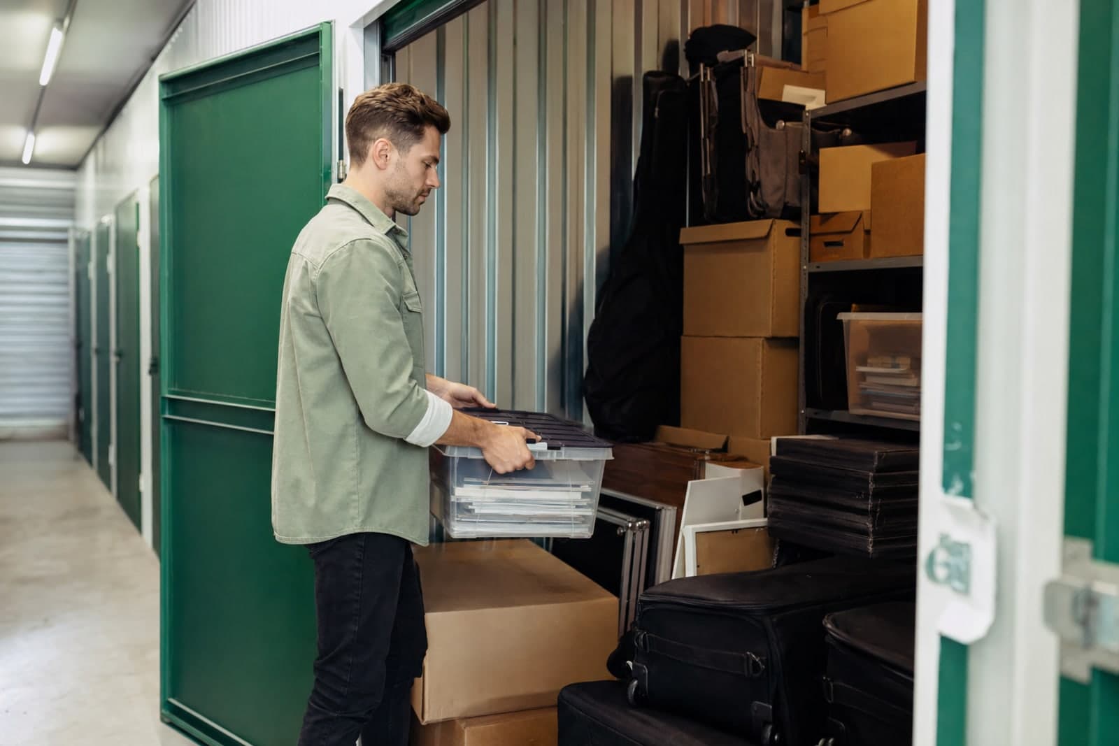 Représentant ou commercial : pourquoi louer un box de stockage ?