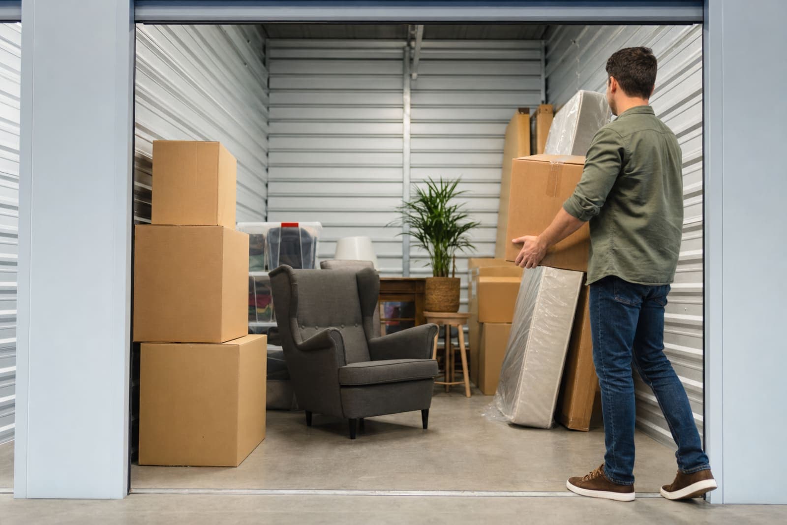 Expatriation : pourquoi louer un box de stockage ?