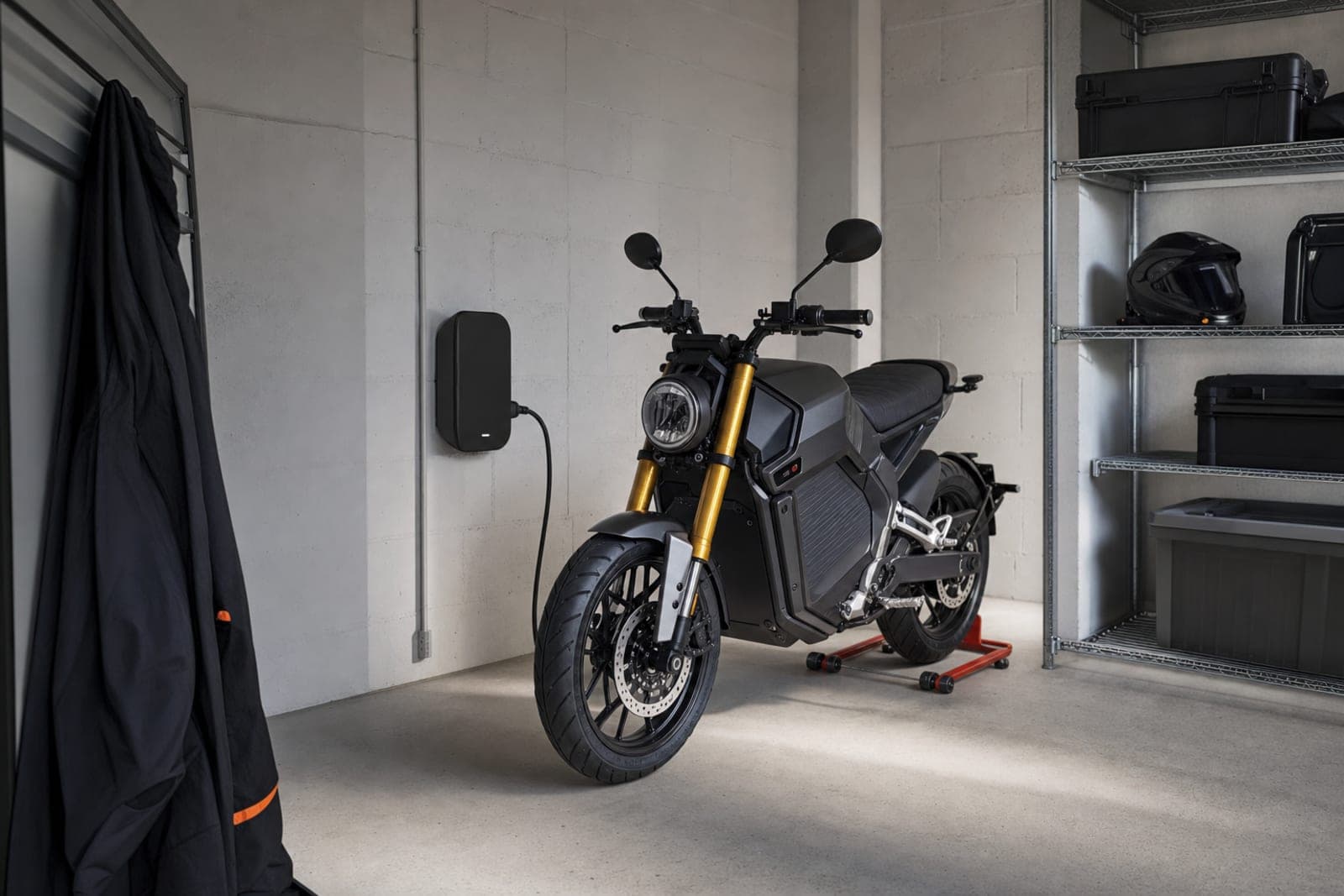 Stocker une moto électrique : sec, sûr, prête