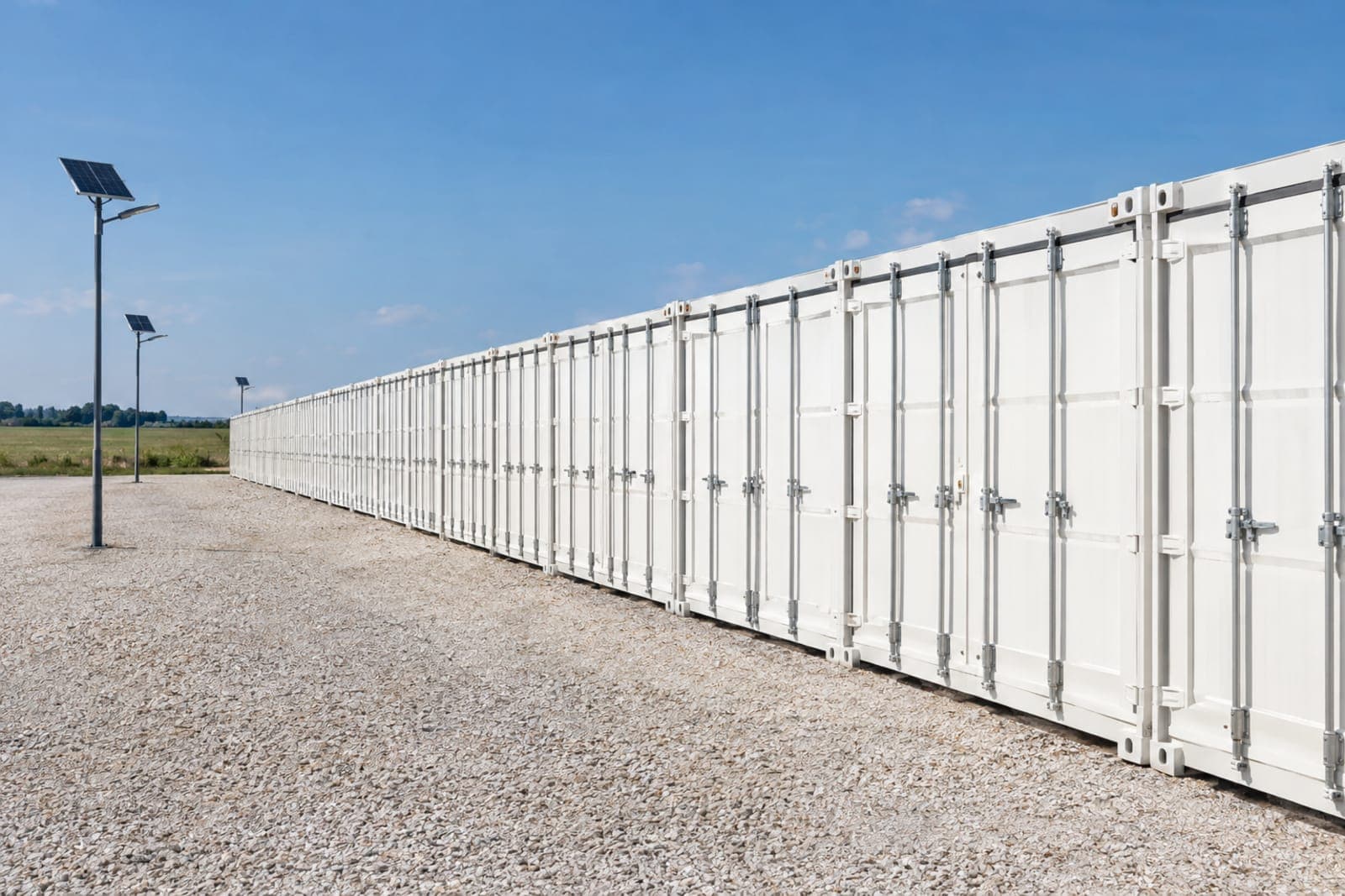 Self-stockage : acheter ou louer le terrain du centre ?