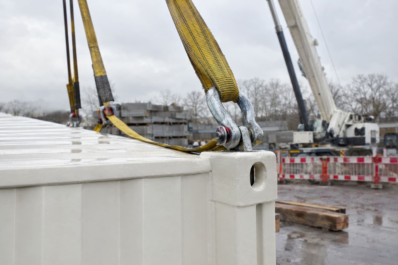Livrer un container sur site occupé : FAQ logistique pro
